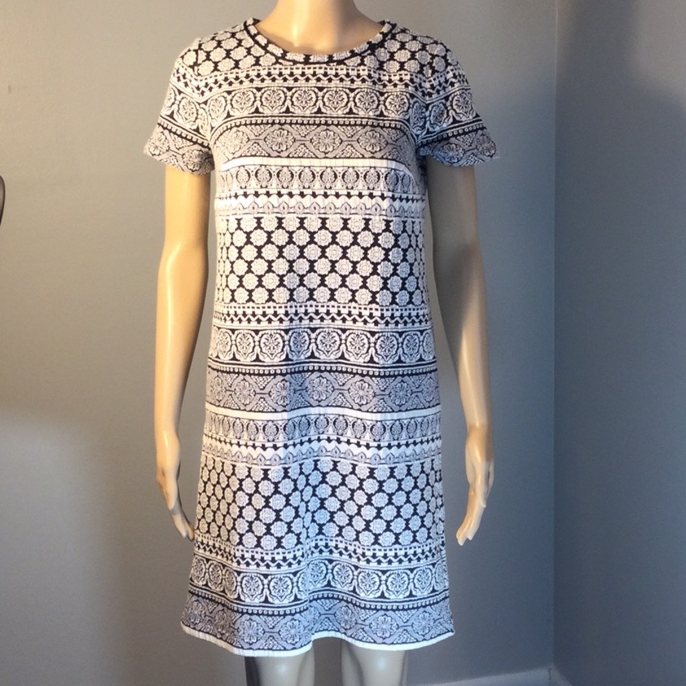 LOFT GEOMETRIC BLACK & WHITE STRAIGHT SHIFT DRESS